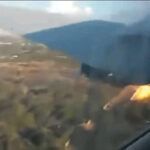 「墜落…するかもしれない…」エンジン燃えながら飛行する機体を乗客が撮影、死者が出た事故の内部映像