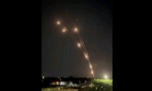 ロケット弾130発射、イスラエルが攻撃されるも防空システム「アイアンドーム」で迎撃