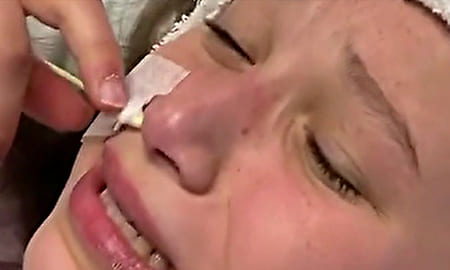 12歳の子供がワクチン接種から24時間後…強烈な痛みと全身麻痺の症状で緊急入院