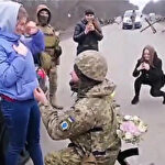 戦場より愛をこめて…ウクライナ兵士が偽検問でプロポーズするサプライズ