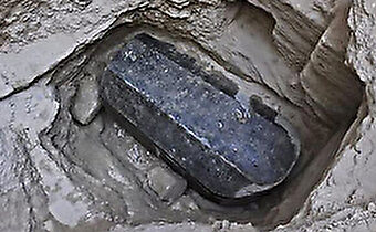 呪われたエナジードリンク　2000年前の古代エジプト石棺の中にある「赤い液体」を飲む許可を求めて1.7万人が著名