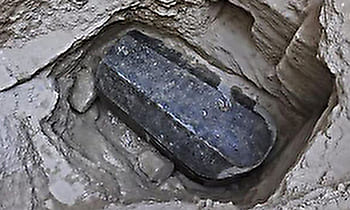 呪われたエナジードリンク　2000年前の古代エジプト石棺の中にある「赤い液体」を飲む許可を求めて1.7万人が著名